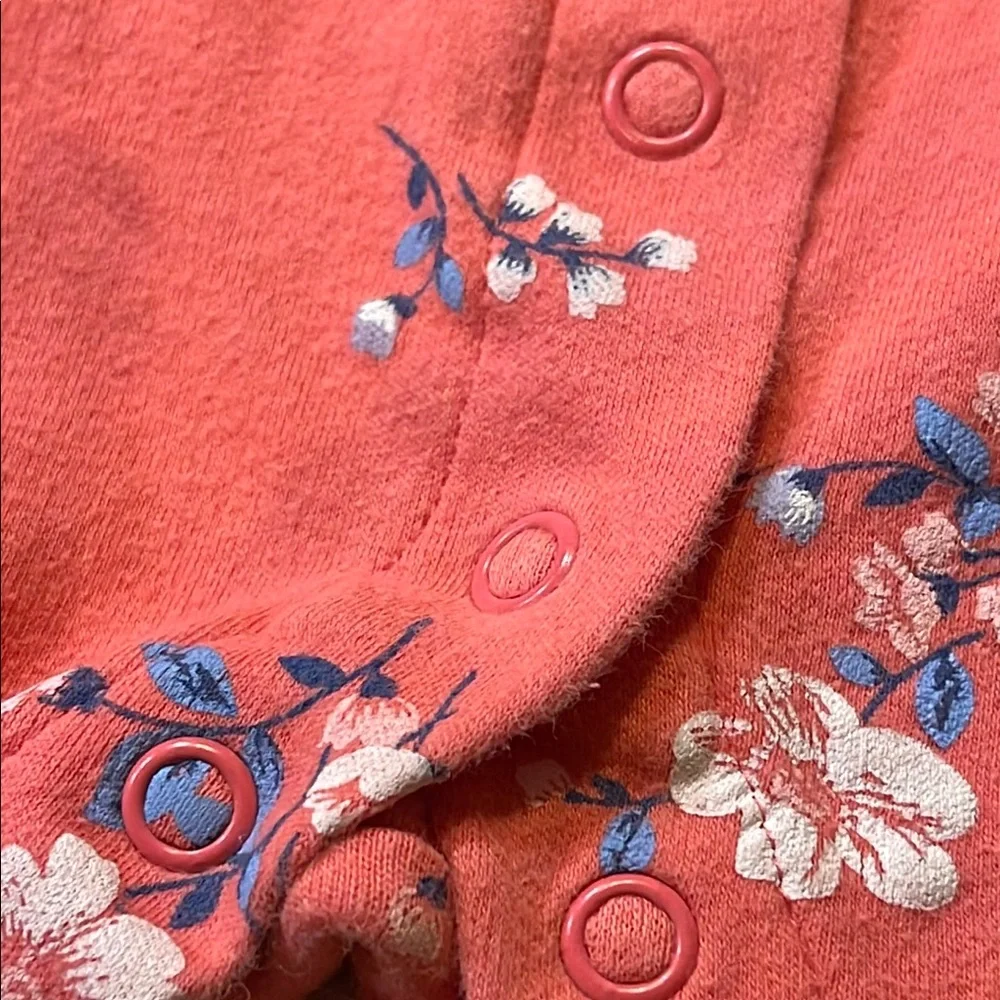 🏅 10/$10 Pink and White Footies with Floral Design